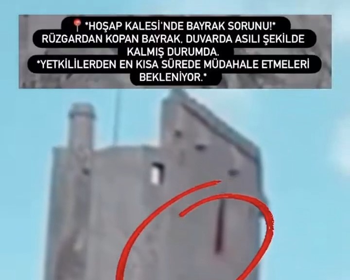 Hoşap Kalesi’nde bayrak yeniden asıldı
