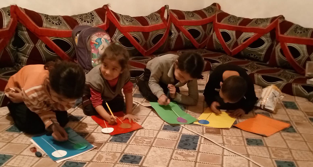 [Fotoğraf: Bir ailede çocukları oyun oynarken]