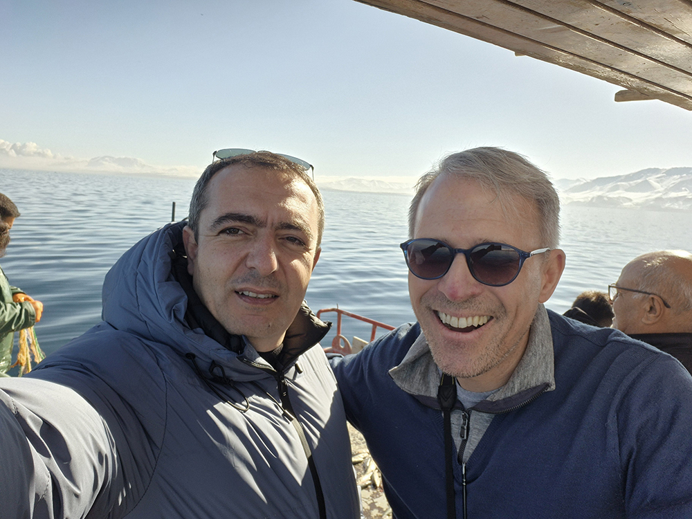 [Van Gölü derinliklerinde görüntülenen görkemli mikrobiyalit yapıları]