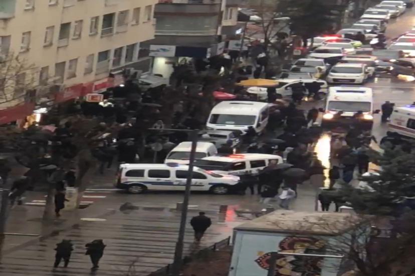 İki grup arasında bıçaklı kavga!