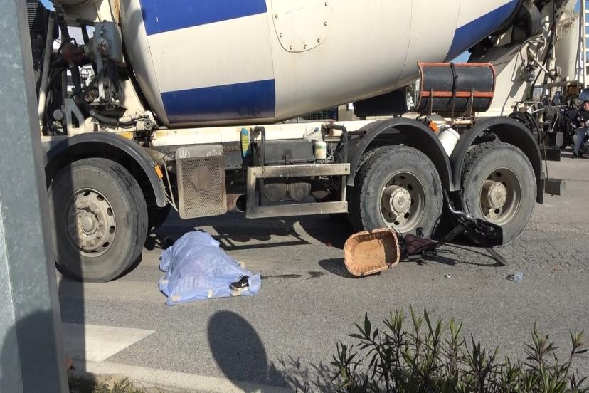 Bir Kadın Beton mikserinin altında kaldı