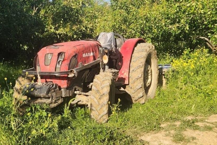 Babasının kullandığı traktörün altında kaldı