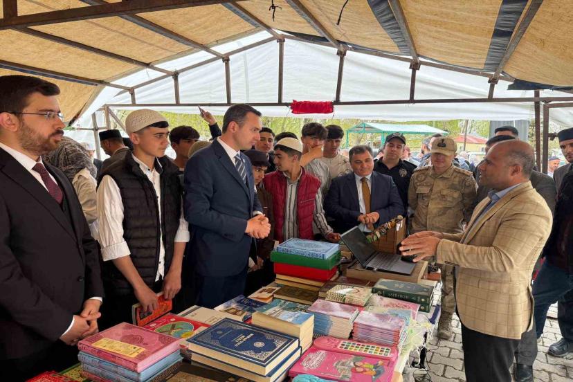 Çaldıran’da "Kitap Fuarı" açıldı