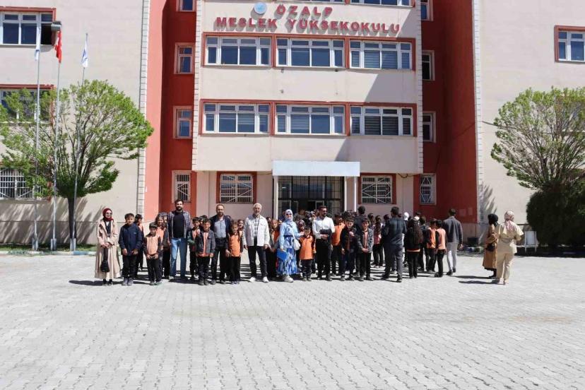 İlk ve ortaokul öğrencilerinden meslek yüksekokuluna ziyaret