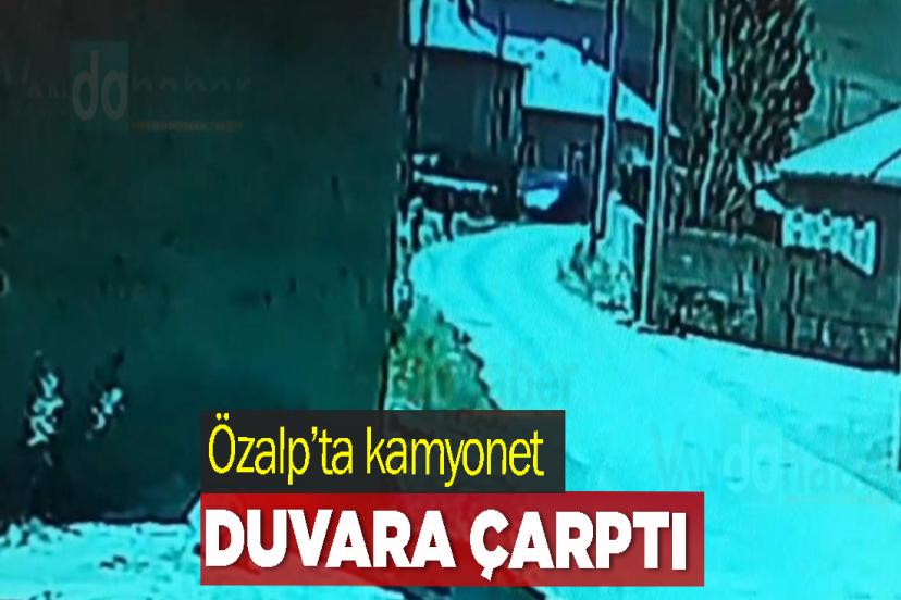 Özalp’ta kamyonet duvara çarptı