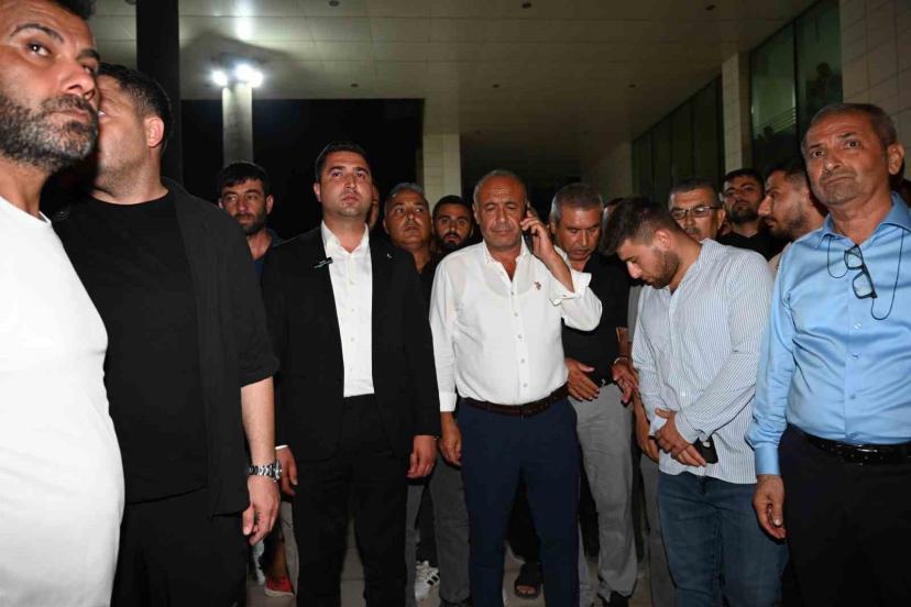 Belediye binasına taşlı saldırı