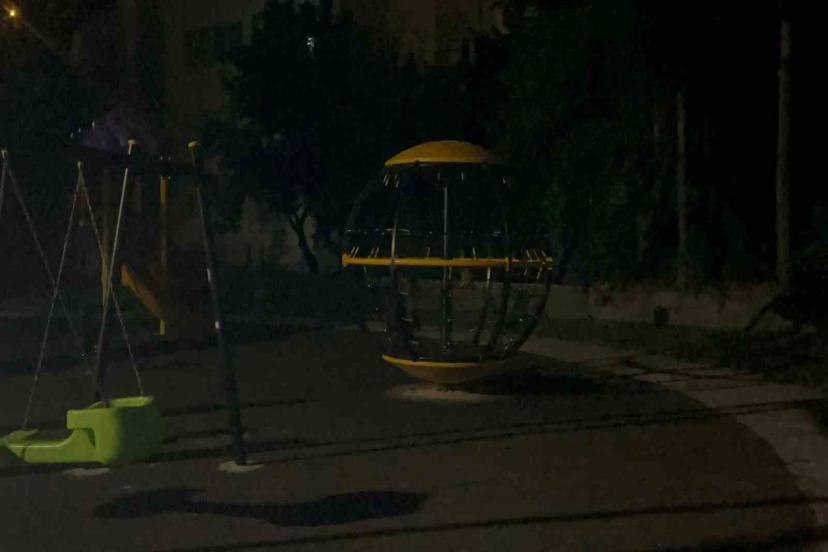 Parkta oynarken kalbi duran çocuk!