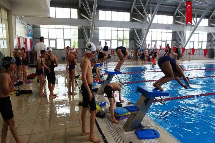 Van’da yüzme havuzuna yoğun ilgi