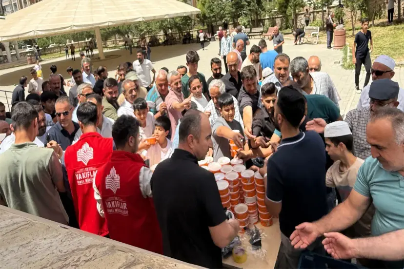 Bitlis Vakıflar Bölge Müdürlüğü’nden Aşure İkramı
