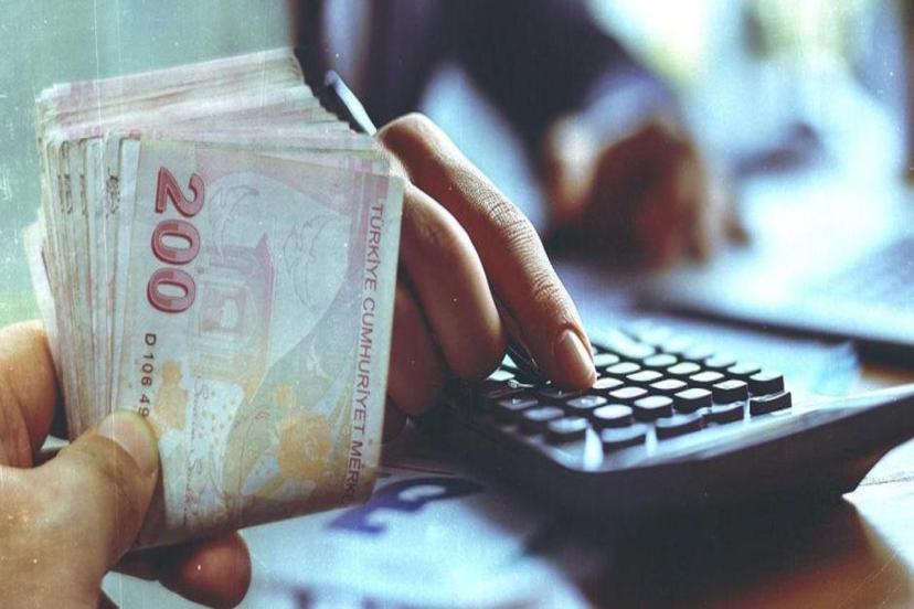 Emeklilerin zamlı maaşları hesaplara yatacak