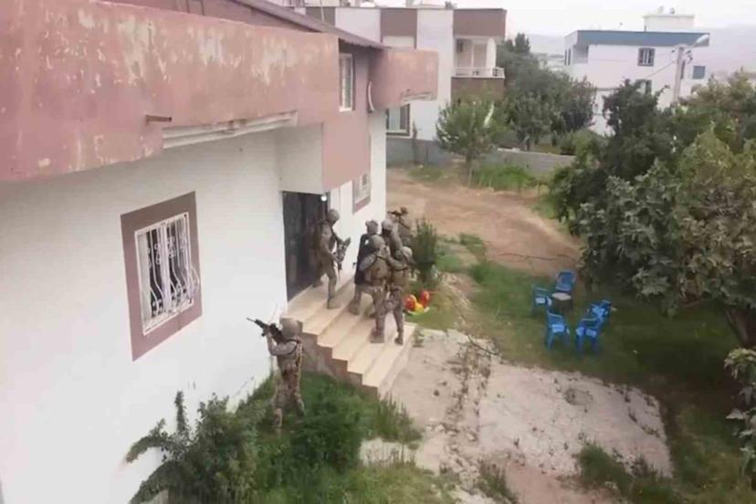 Şırnak’ta Ev ve iş yerlerinden cephanelik çıktı