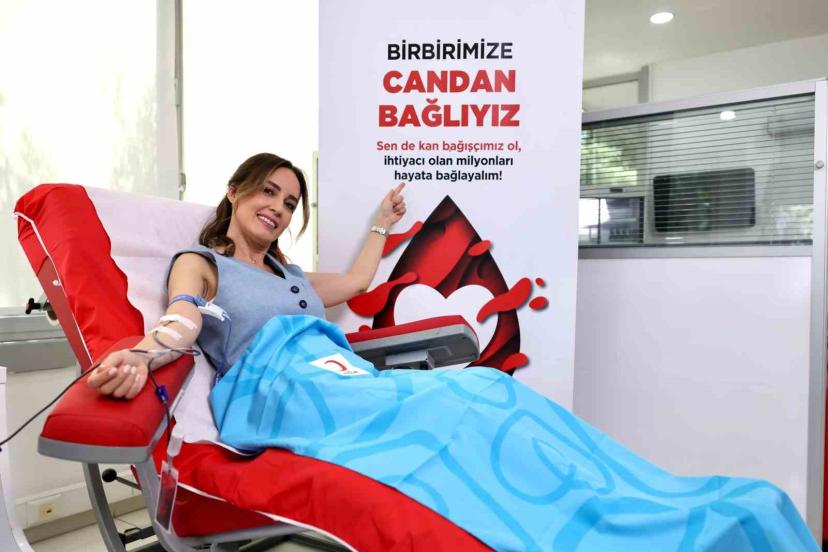 Ünlülerden Kan Bağışı