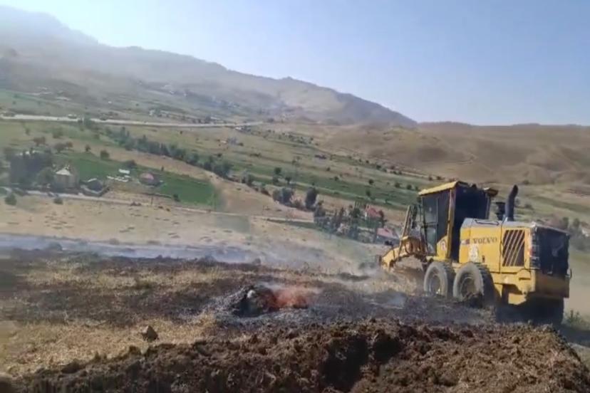 Yüksekova’da yangına kepçeli müdahale