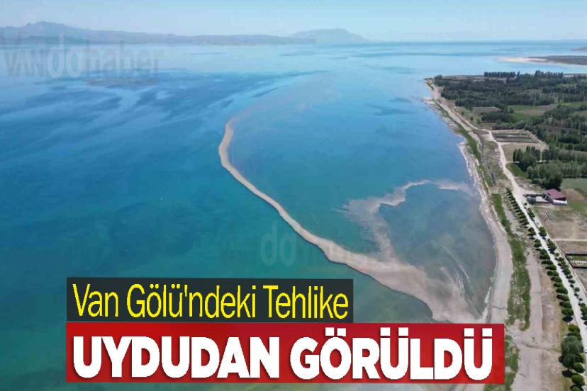 Van Gölü'ndeki Tehlike Uydudan Görüldü