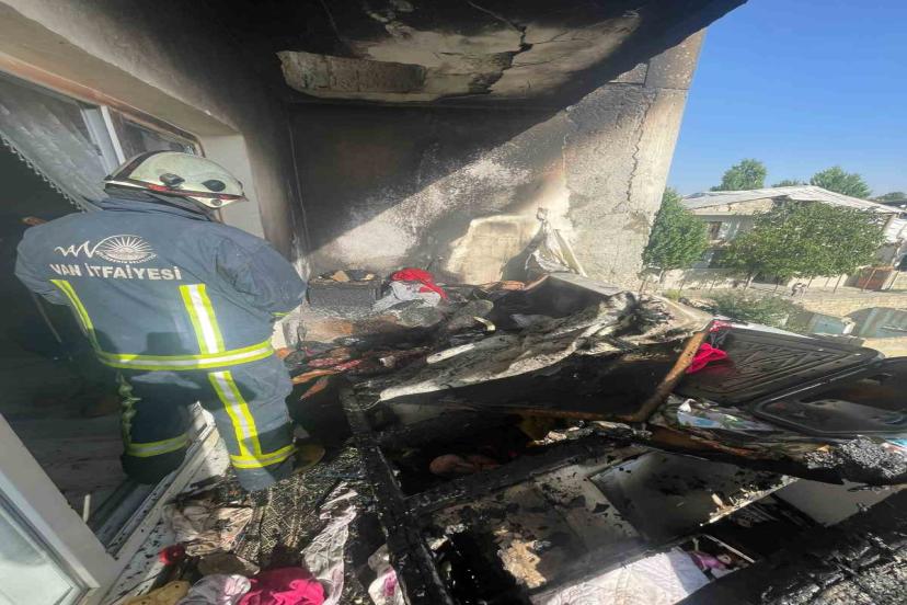 Van’da ev yangını
