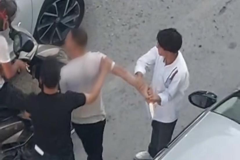 Van’da trafikte bıçaklı kavga