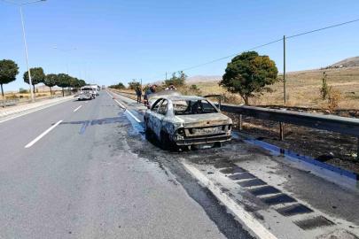 Van’da İran Plakalı Otomobil Alev Alev Yandı