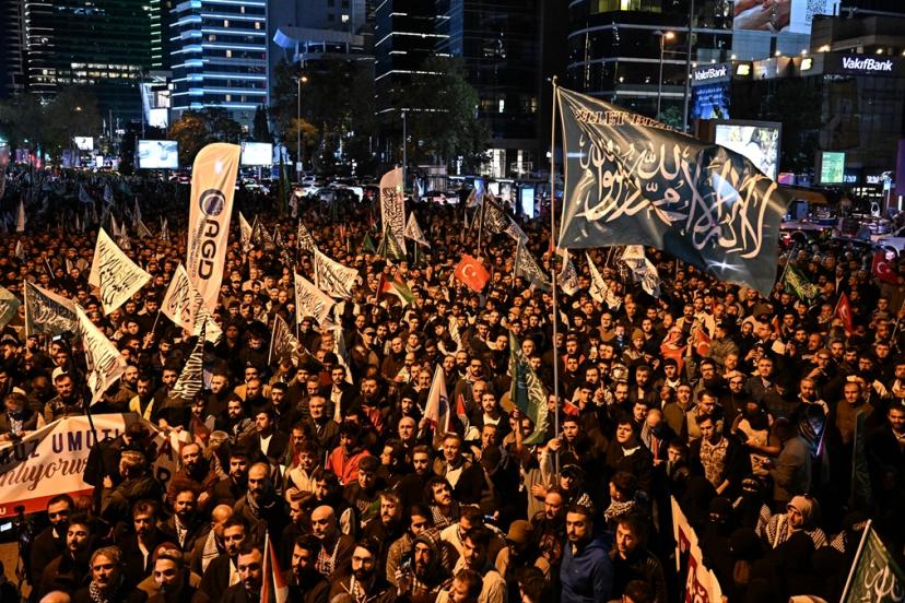 İsrail'in Sumud Filosu'na saldırısına karşı Türkiye'deki protestolar gece boyunca sürdü