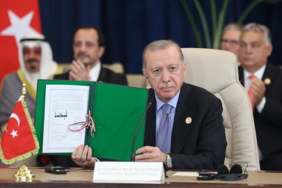 Mısır'da Gazze için düzenlenen tarihi zirvede imzalar atıldı