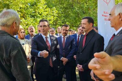 Vali Ahmet Karakaya ceviz hasadına katıldı