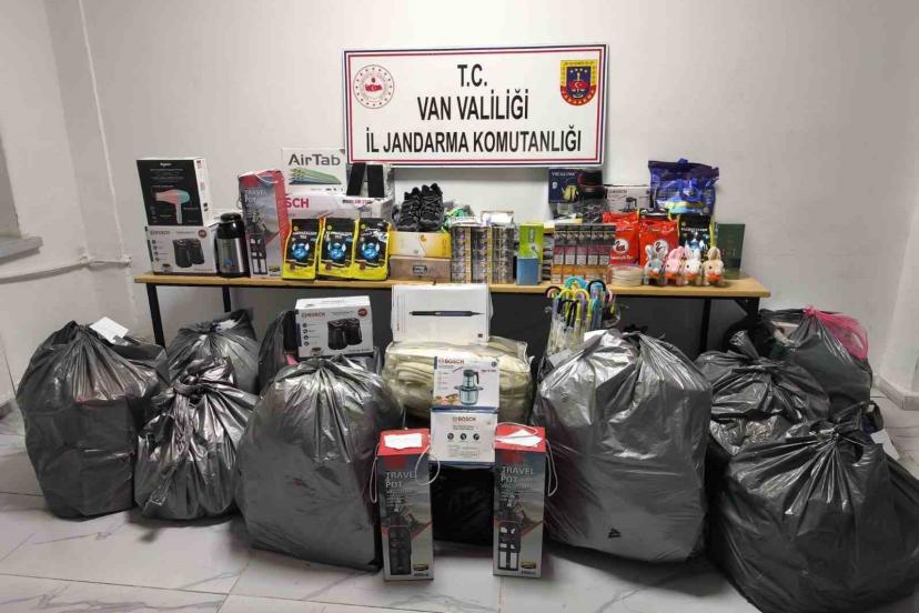 Van’da gümrük kaçağı malzeme ele geçirildi