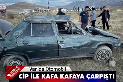 Van'da Otomobil ve Cip Kafa Kafaya Çarpıştı