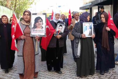 Vanlı aileler bu kez dualarla yürüdü