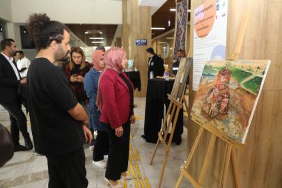 “Zamanın İzi” Sergisi Tuşba’da Sanatseverlerle Buluştu