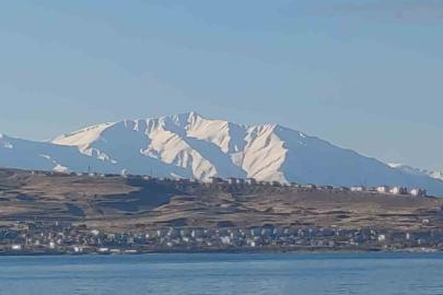 Artos Dağı beyaz gelinliğini giydi