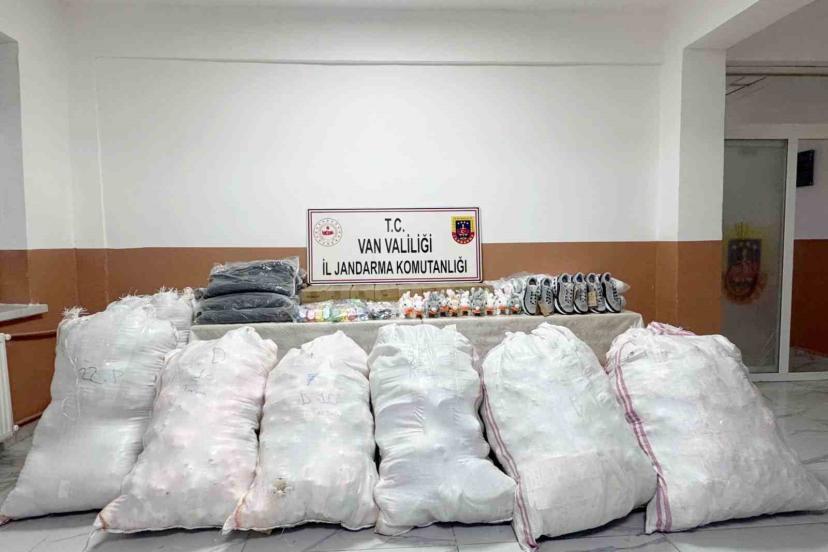 Başkale’de 4 milyon 163 bin TL değerinde kaçak malzeme ele geçirildi