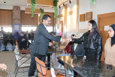 Edremit Belediyesi’nden öğrencilere online eğitim kartı