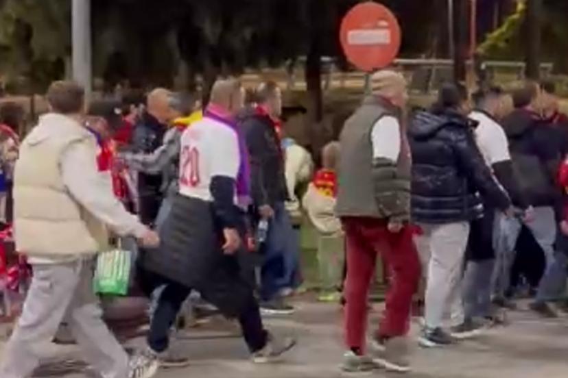 Türk taraftarlar, İspanya'da millileri destekledi