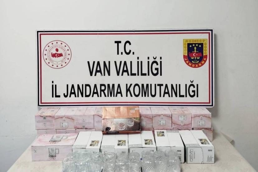 Van’da çok sayıda kaçak eşya ve gıda ele geçirildi