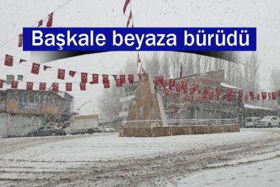 Başkale beyaza bürüdü