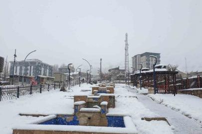 Başkale’de kar kalınlığı 20 santimetreyi geçti