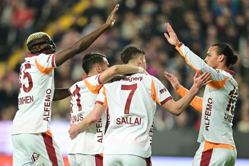 Galatasaray, Antalyaspor'a 4 attı!