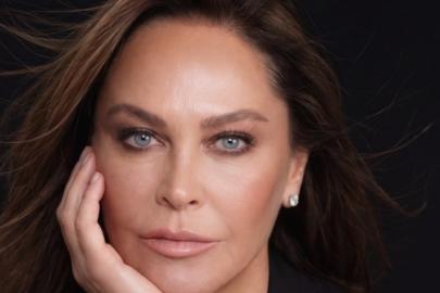 Hülya Avşar yeni rolü için başörtüsü taktı!