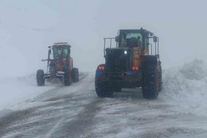 Karabet Geçidi’nde kar temizleme çalışması devam ediyor