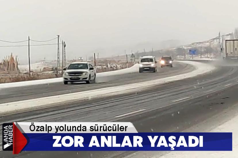 Özalp yolunda dolu yağışı sürücüler zor anlar yaşadı