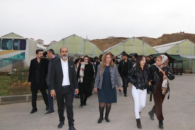 Van YYÜ öğrencileri, Edremit Belediyesi serasını ziyaret etti