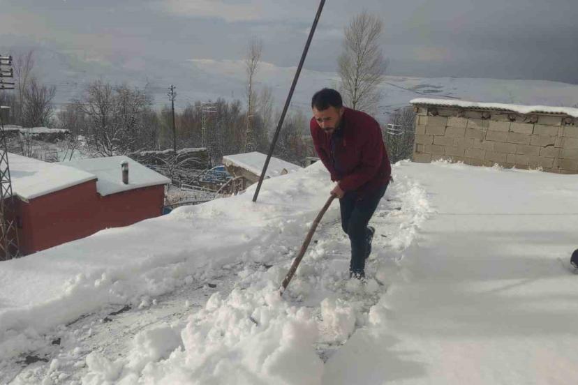 Van’da kar yağışı: Yüksek kesimlerde zorlu şartlar
