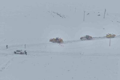 Van’da kardan dolayı kapanan 569 yolun 506’sı açıldı