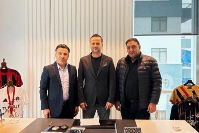 Vanspor, Osman Zeki Korkmaz ile anlaştı