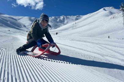 Abalı Kayak Merkezi yarıyıl tatilinde çocuklarla şenlendi