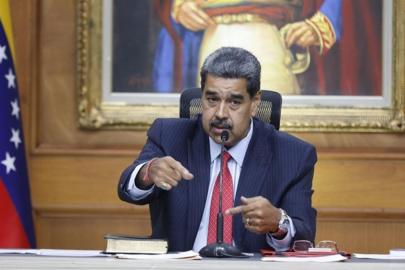 Maduro, yatak odasından sürüklenerek çıkarıldı