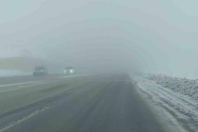 Van-Özalp kara yolunda sis görüş mesafesini düşürdü
