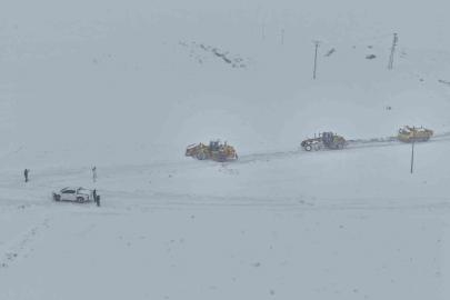 Van’da 363 yerleşim yerinin yolu kapandı