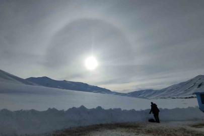 Van’da güneşin etrafını saran hale görsel şölen oluşturdu