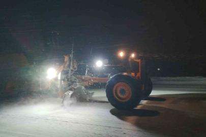 Van’da Kurubaş Geçidi’nde kar ve tipi ulaşımı olumsuz etkiliyor