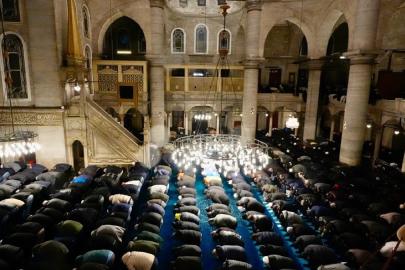 Berat Kandili yurt genelinde dualarla idrak edildi